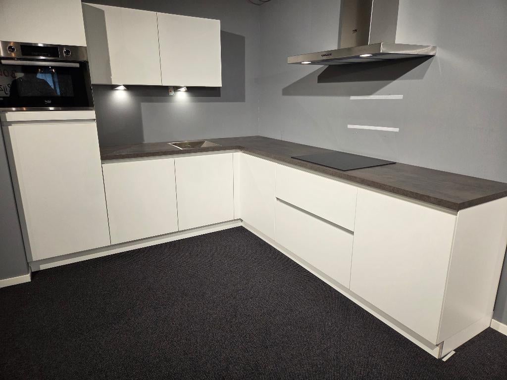 Showroomkeuken Hoekmodel Greeploos incl. apparatuur / SALE