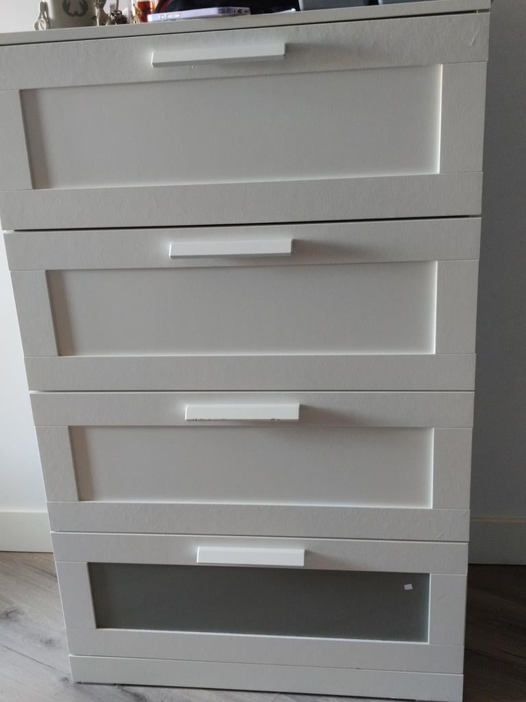 Brimnes ladekast- Zo goed als nieuw, Huis en Inrichting, Kasten | Ladekasten, Zo goed als nieuw, 100 tot 150 cm, 50 tot 100 cm