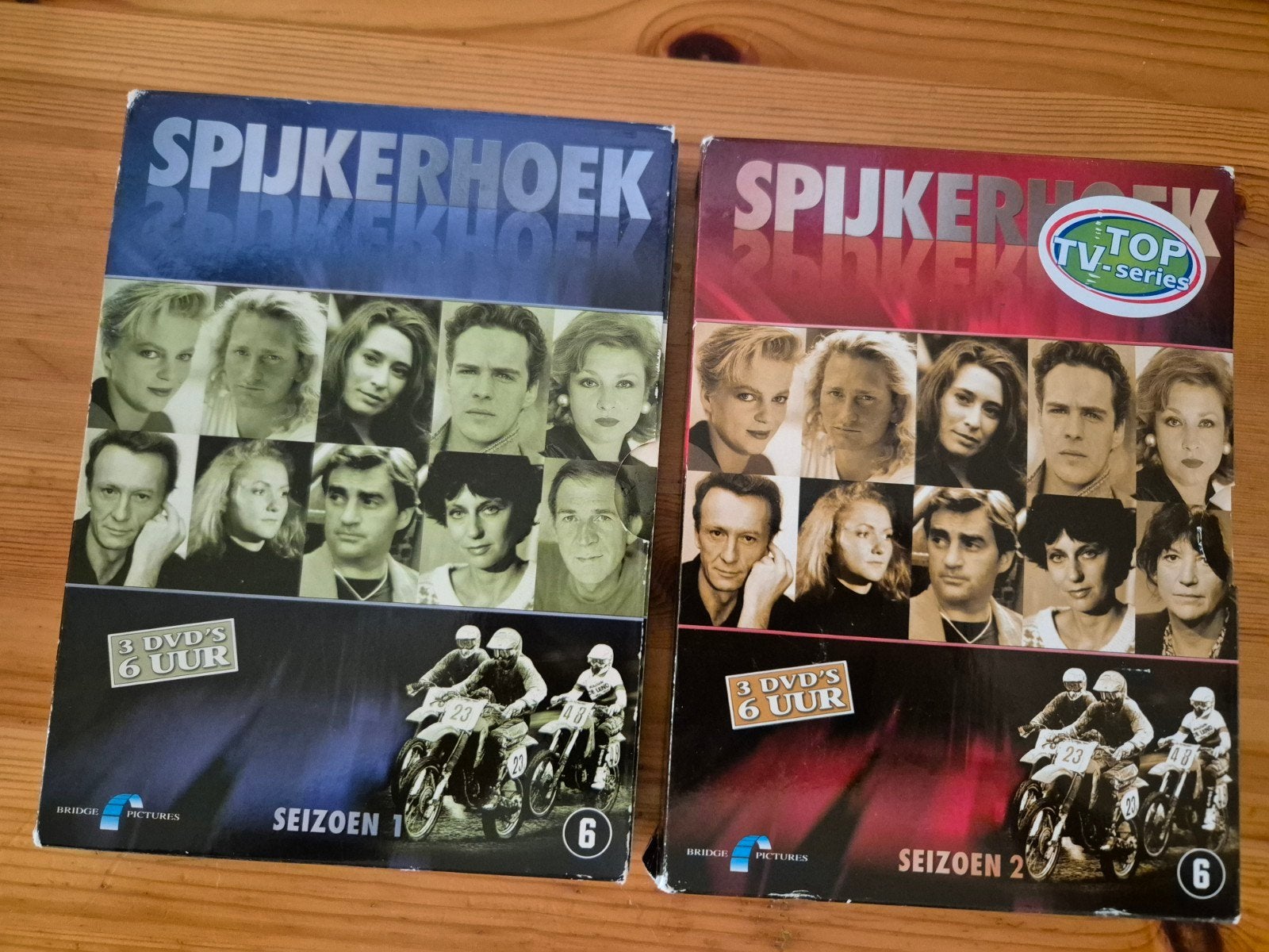 Spijkerhoek Seizoen 1 & 2 DVD Boxset - TV-serie, Cd's en Dvd's, Gebruikt, Alle leeftijden, Nederlands, Inclusief doosje