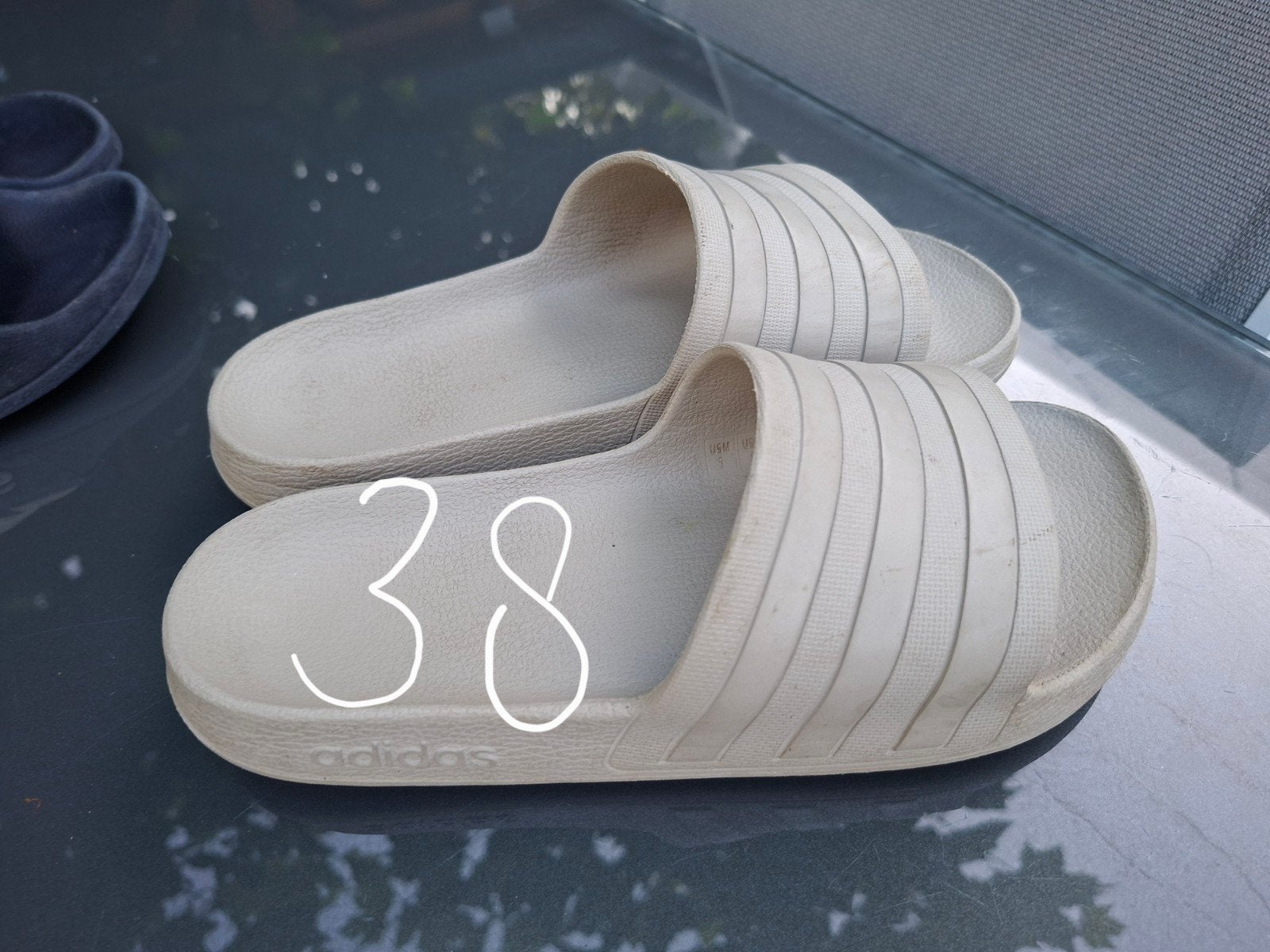 Mooie Adidas slippers maat 38, Slippers, Adidas, Wit, Ophalen of Verzenden
