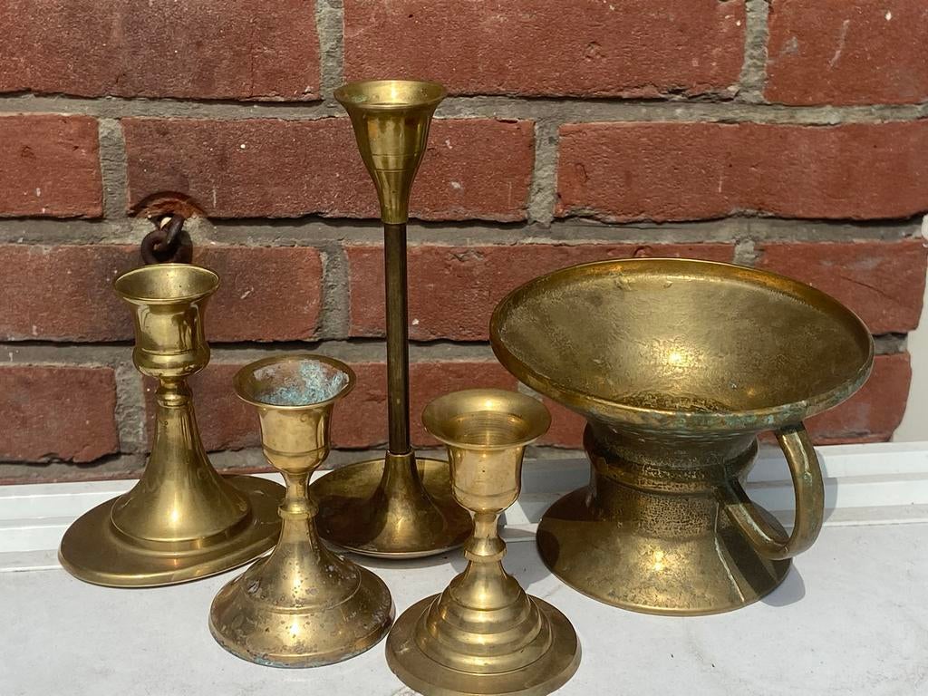 Set van 5 vintage koperen / messing kandelaars en kwispedoor, Ophalen of Verzenden