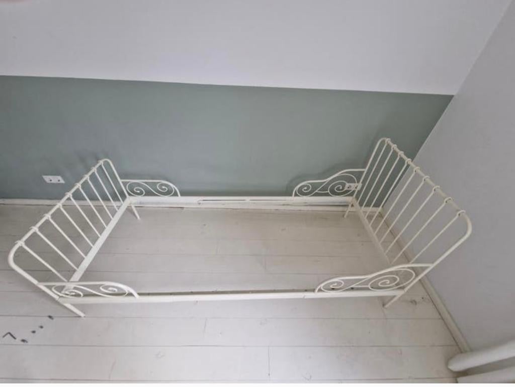IKEA Minnen uitschuifbaar kinderbed - Wit metaal, Huis en Inrichting, Slaapkamer | Bedden, Eenpersoons, Wit, 80 cm, Metaal