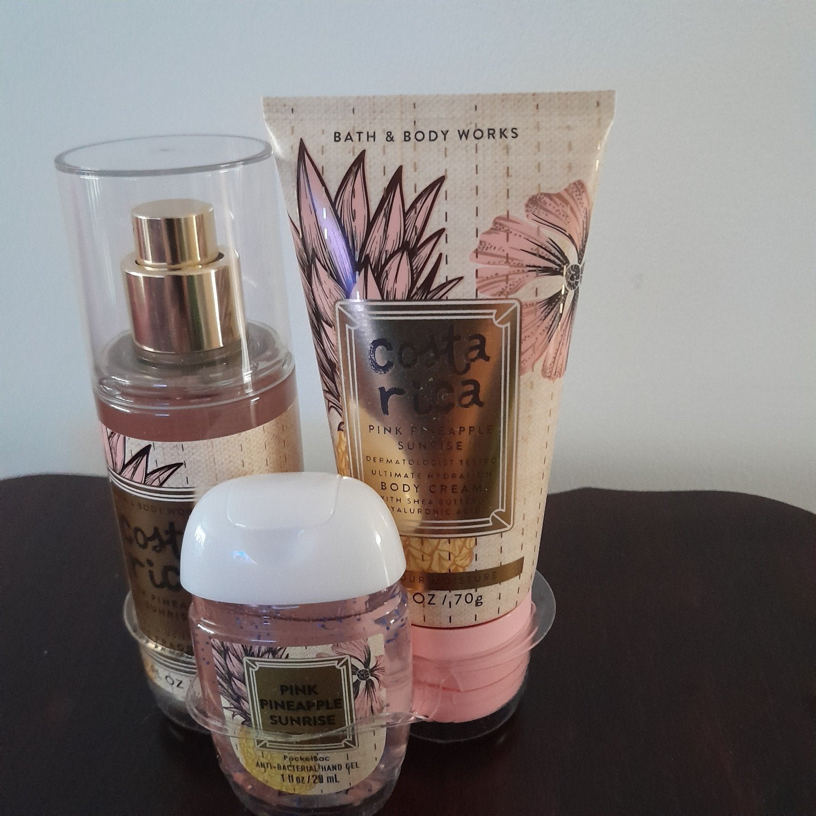 Bath & Body Works Pink Pineapple Sunrise Set (Nieuw), Ophalen of Verzenden, Nieuw, Bodylotion, Crème of Olie