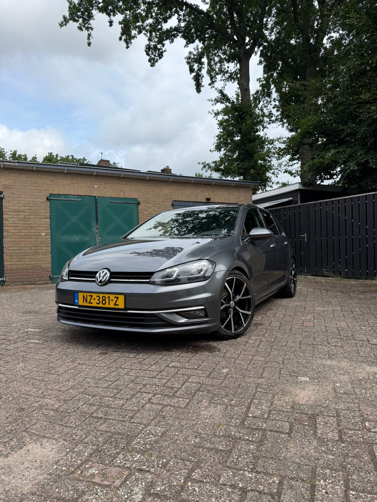 Volkswagen Golf 1.0 TSI 110pk 5D 2017 Grijs, Auto's, Volkswagen, Stof, Origineel Nederlands, Handgeschakeld, Grijs