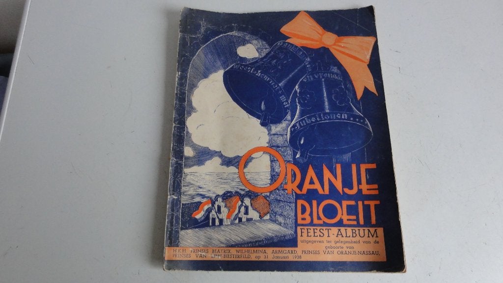 Oranje Bloeit, feestalbum geboorte Prinses Beatrix 1938, Ophalen of Verzenden, Gebruikt, Nederland, Tijdschrift of Boek