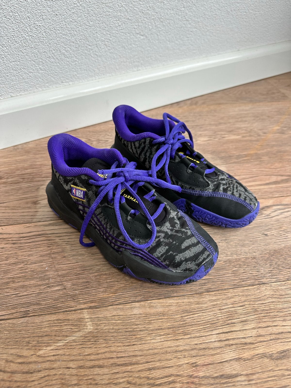 Tarmak NBA Basketbalschoenen - Maat 35, Sport en Fitness, Ophalen of Verzenden, Gebruikt, Schoenen