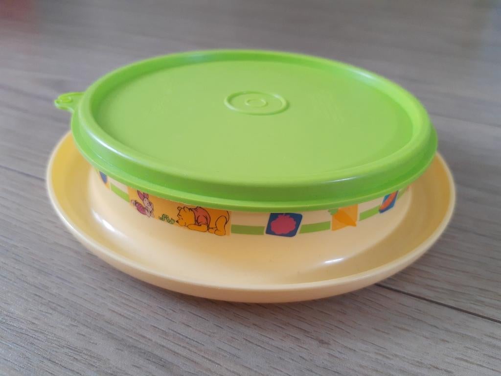 Tupperware Winnie the Pooh kinderbordje met deksel - Disney, Ophalen of Verzenden, Zo goed als nieuw, Geel, Schaal