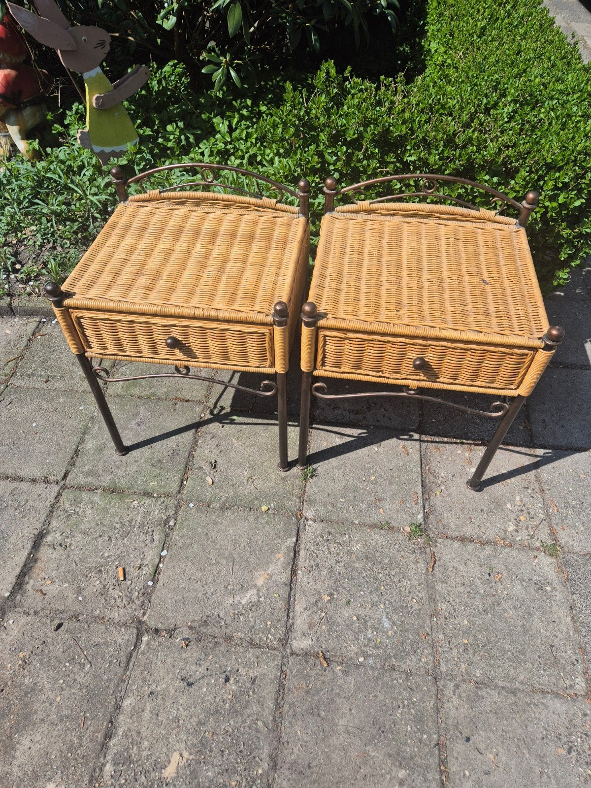 Twee nette rotan/riet sierkastjes/nachtkastjes, Huis en Inrichting, Slaapkamer | Nachtkastjes, Overige materialen, Gebruikt, 45 tot 65 cm