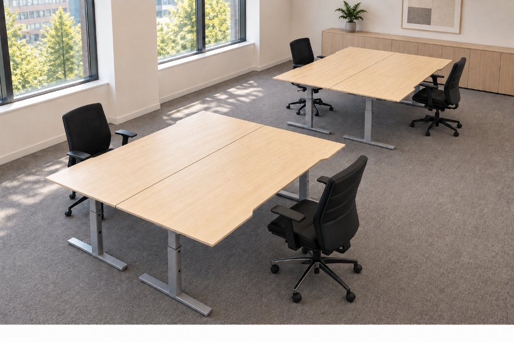 Kantoorset: 4 verstelbare bureaus + 4 bureaustoelen