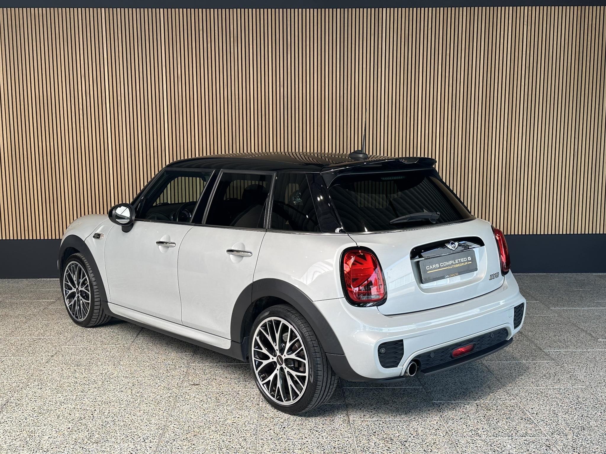 MINI 5-Deurs 1.5 Cooper Serious Business Mini 1.5 Cooper Ser, Auto's, Mini, 136 pk, Gebruikt, Leder en Stof, 49 €/maand