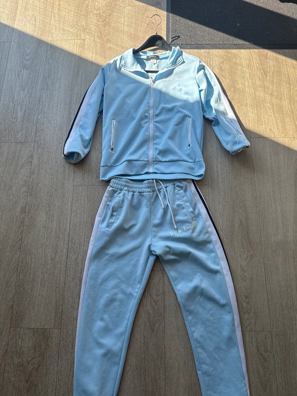 Palm Angels Trainingspak - Lichtblauw met witte strepen, Kleding | Dames, Ophalen of Verzenden, Zo goed als nieuw, Maat 38/40 (M)