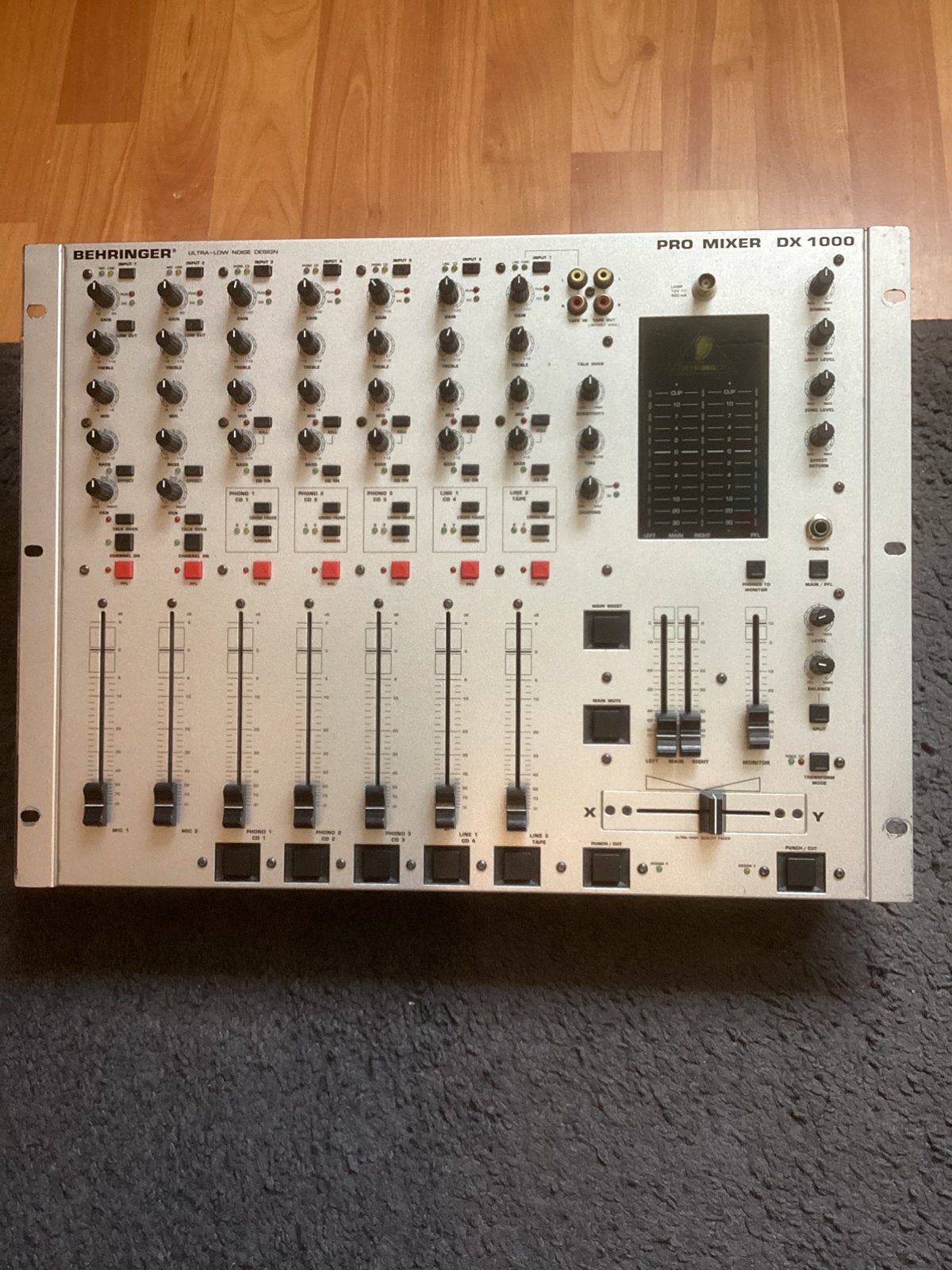 Behringer DX1000 mengpaneel, Ophalen, Gebruikt, 5 tot 10 kanalen, Microfooningang