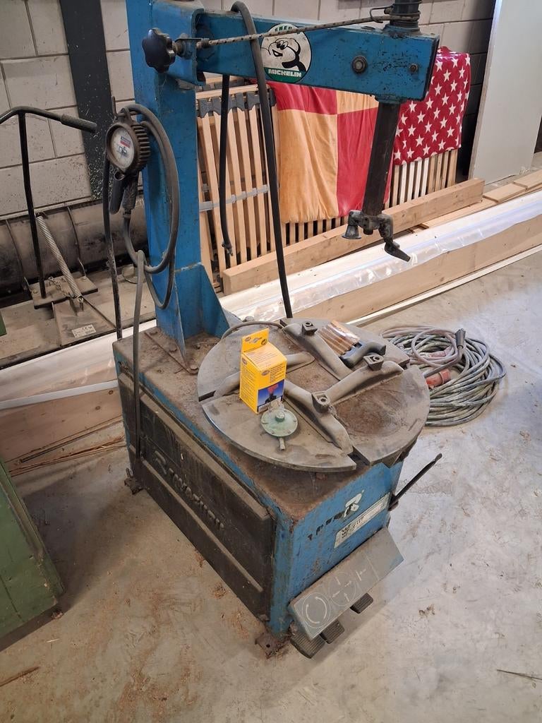 Bandendemonteer/monteermachine Van Leeuwen, Auto diversen, Autogereedschap, Ophalen of Verzenden, Gebruikt