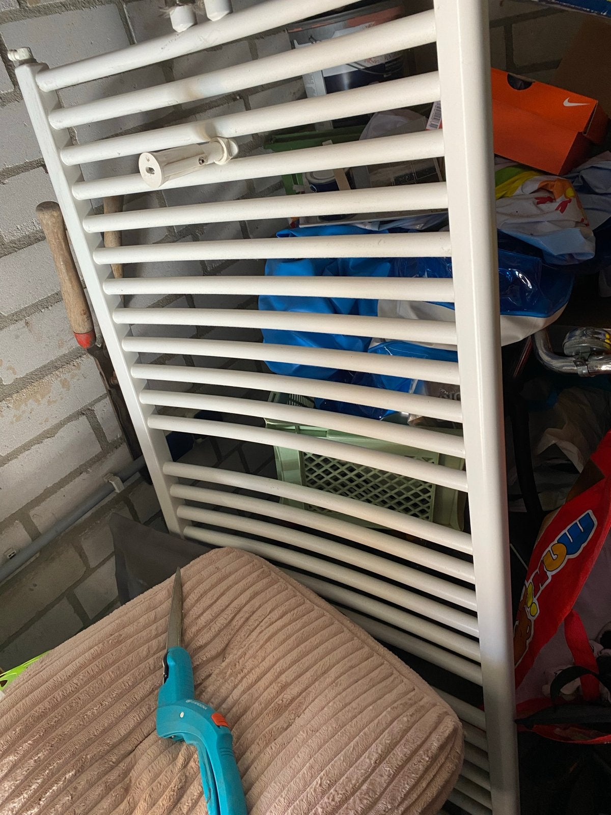 Nog goede grote (badkamer) radiator/verwarming, Doe-het-zelf en Verbouw, Ophalen, Gebruikt, Radiator, 60 tot 150 cm