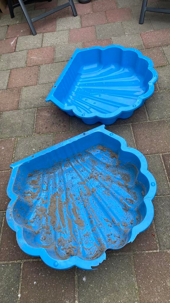 Kleine schelp zandbak (let op: 1 kant beetje kapot), Ophalen, Gebruikt