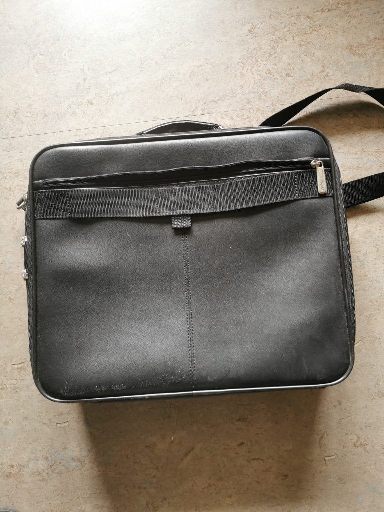 mooie laptoptas, Computers en Software, 17 inch of meer, Ophalen of Verzenden, Zo goed als nieuw, Zwart