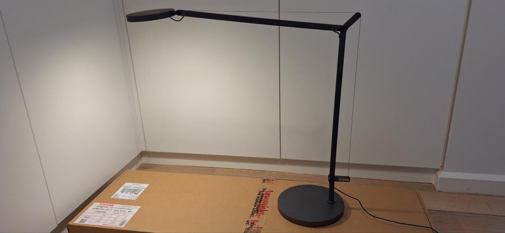 Artemide Demetra LED lamp grey body 3000K 1734010A nieuw, Ophalen of Verzenden, Nieuw, Metaal, 50 tot 75 cm