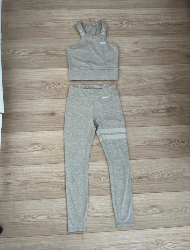 Sportset Stronger Legging en Top - Maat XS, Kleding | Dames, Sportkleding, Ophalen of Verzenden, Maat 34 (XS) of kleiner, Grijs