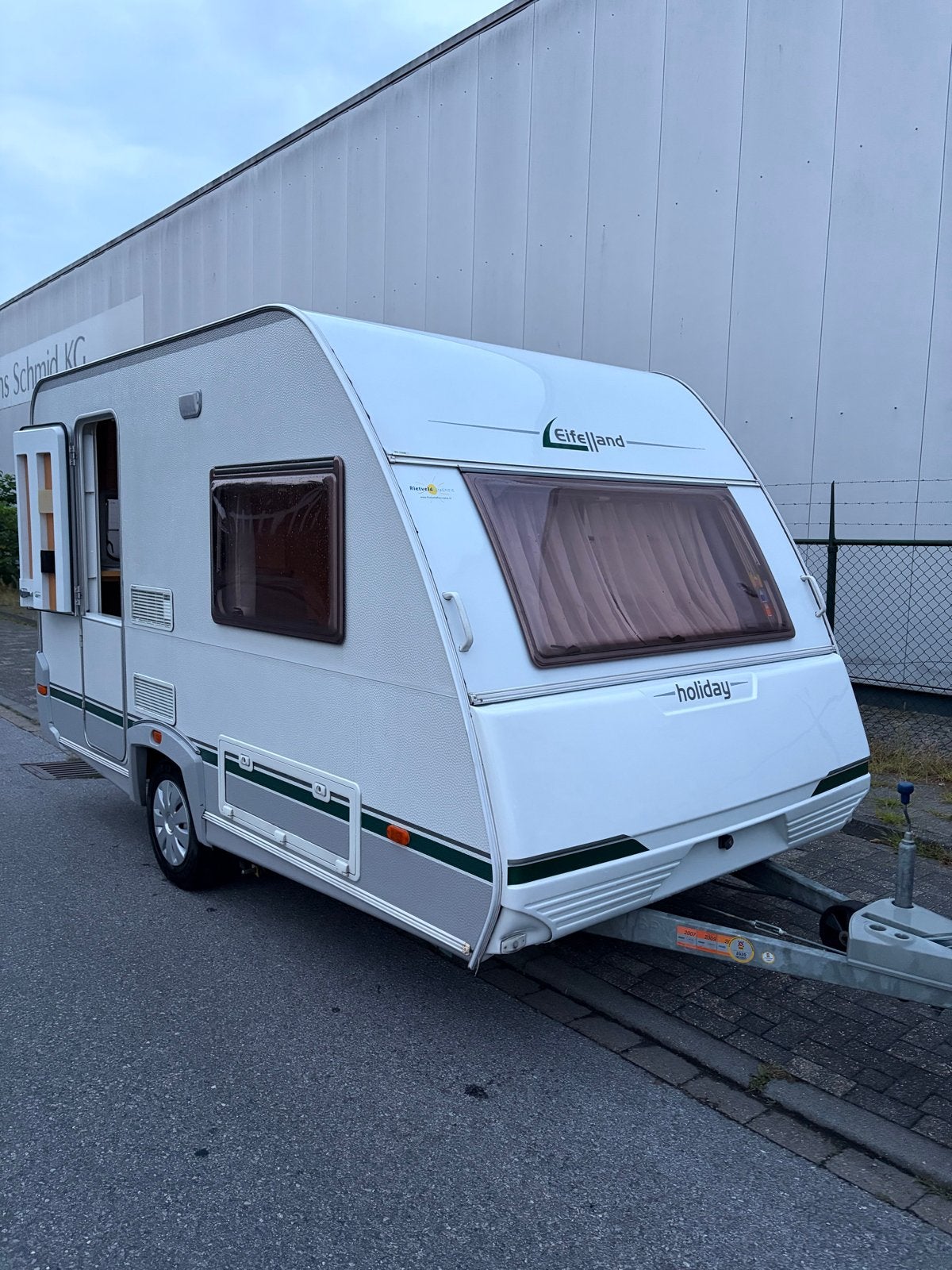 Eifelland Holiday 350 Caravan zo goed als nieuw jaar 2005, Kachel, Rondzit, 750 - 1000 kg, 4 tot 5 meter