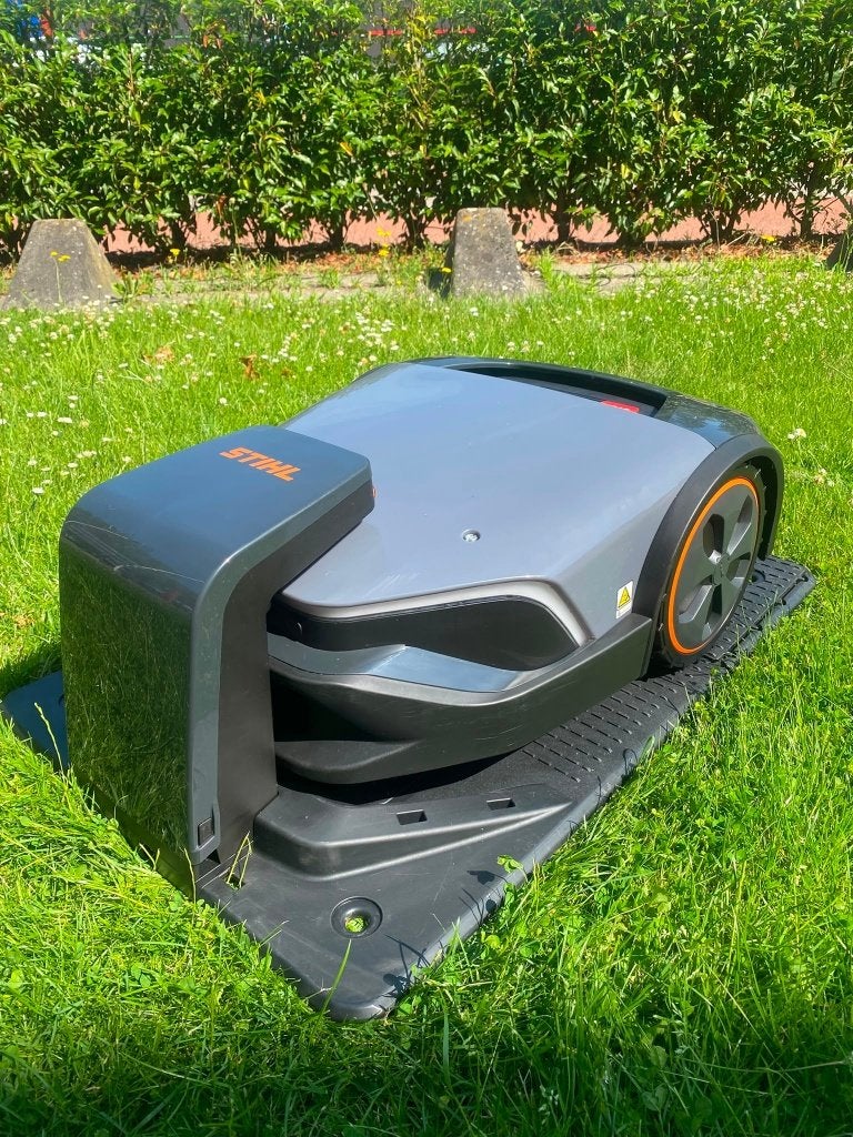 Zeer nette Stihl Robotmaaier iMow 7 EVO, Ophalen, Zo goed als nieuw, 50 cm of meer
