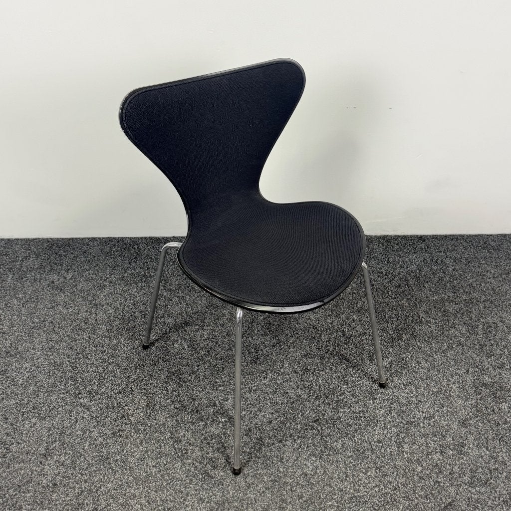 Fritz Hansen Vlinderstoel - Zwart 26291, Huis en Inrichting, Stoelen, Ophalen, Gebruikt, Zwart, Stof