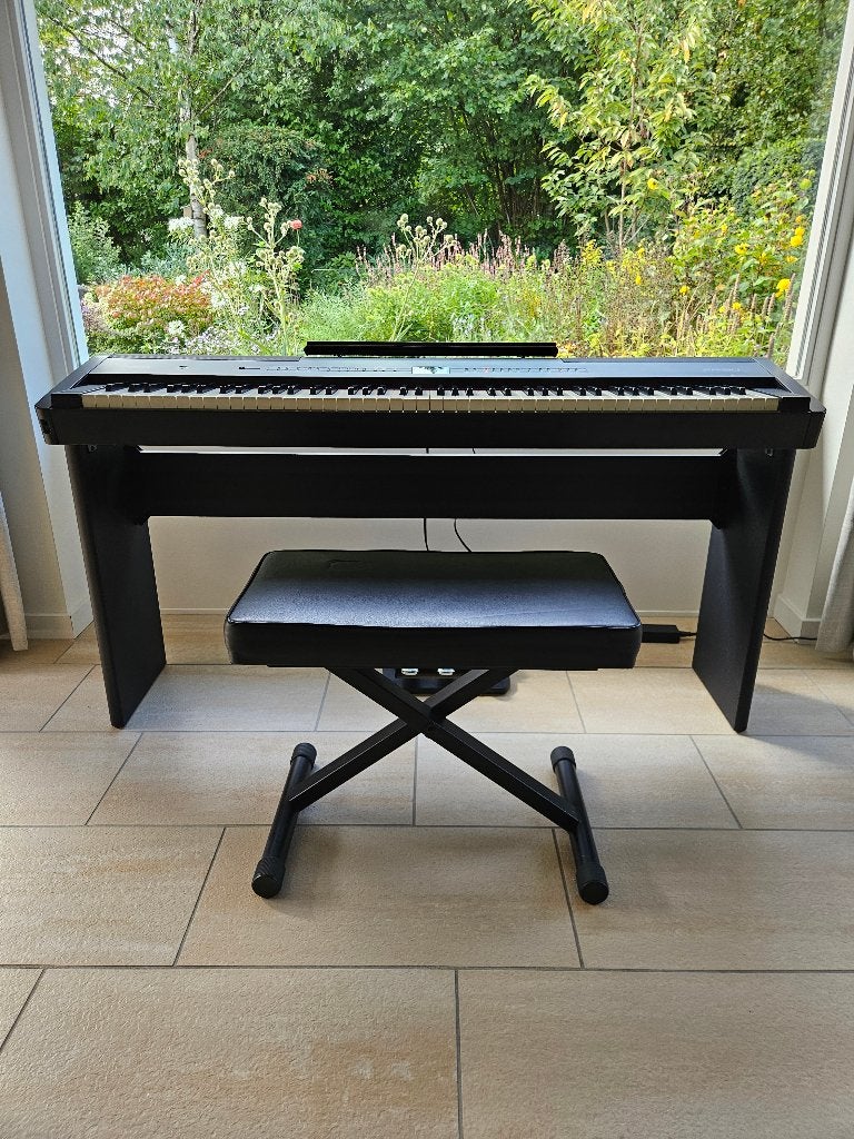 Roland Digitale Piano (Nieuwstaat), Muziek en Instrumenten, Piano's, Ophalen, Zwart, Digitaal, Zo goed als nieuw