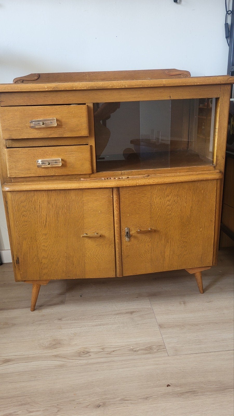 Vintage eiken dressoir met vitrinekastje, Ophalen