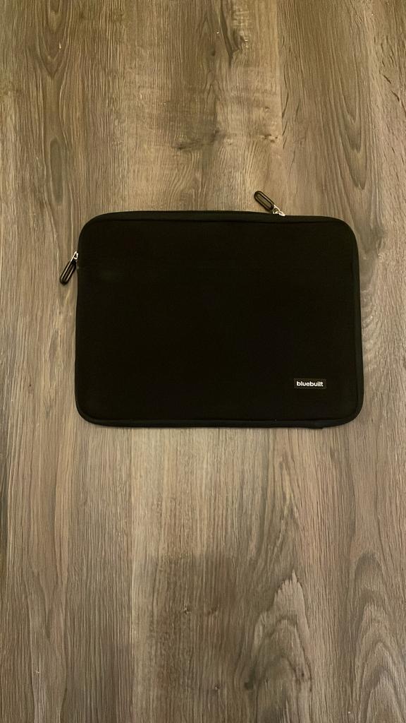 Bluebuilt Laptophoes Zwart 31 cm, Ophalen of Verzenden, Zo goed als nieuw