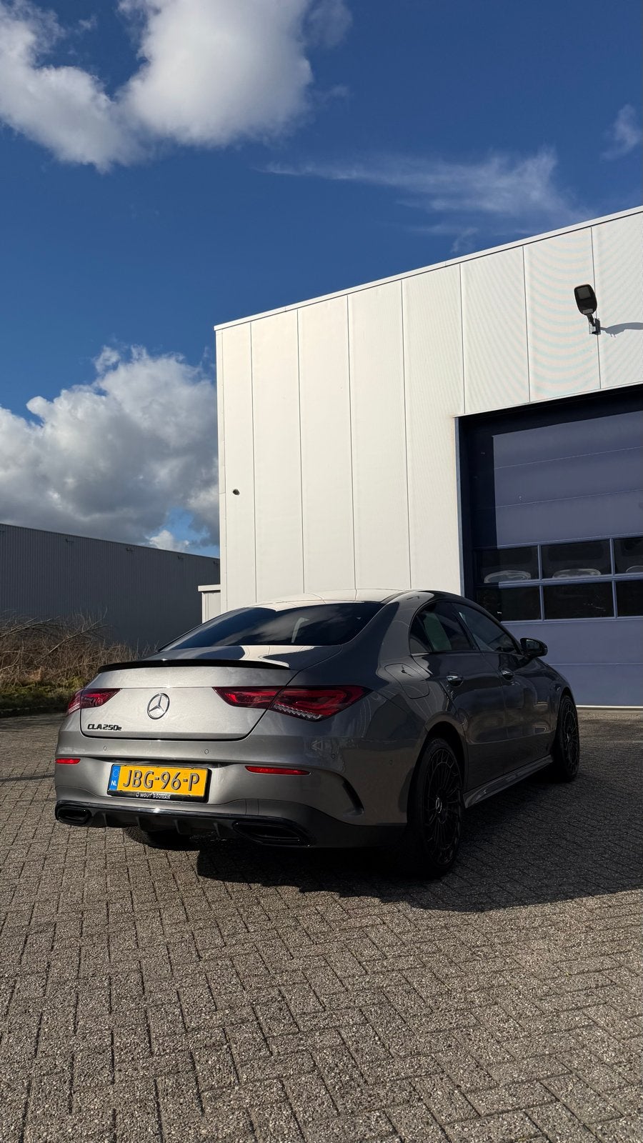 Mercedes-Benz CLA 250 e 218pk 8G-DCT 2021 Grijs, Auto's, CLA, Verblindingsvrij grootlicht, 4 cilinders, Leder en Stof
