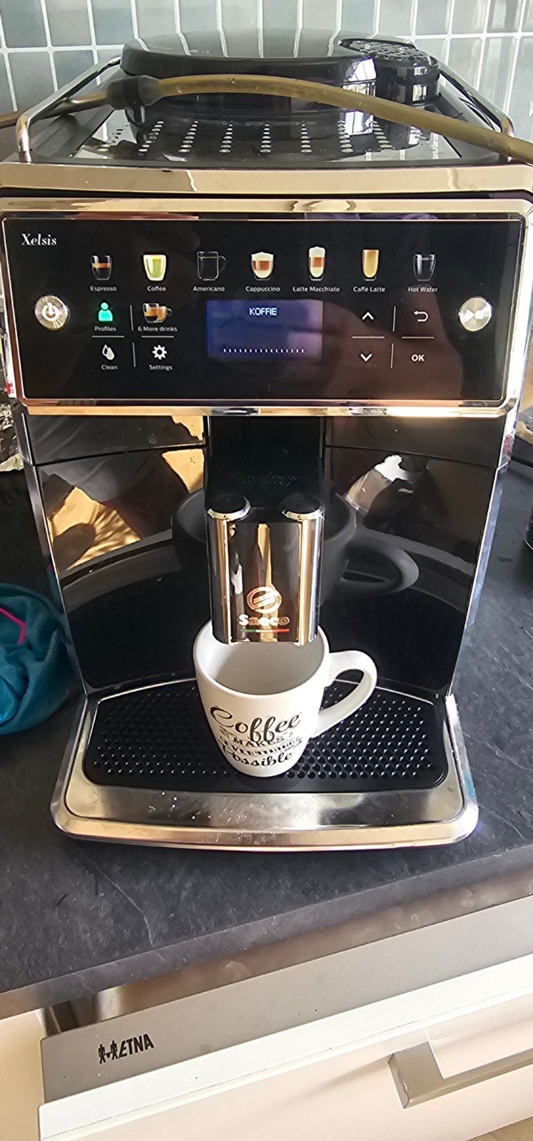 Saeco Xelsis volautomatische espressomachine, Gebruikt, Espresso apparaat, 2 tot 4 kopjes, Afneembaar waterreservoir