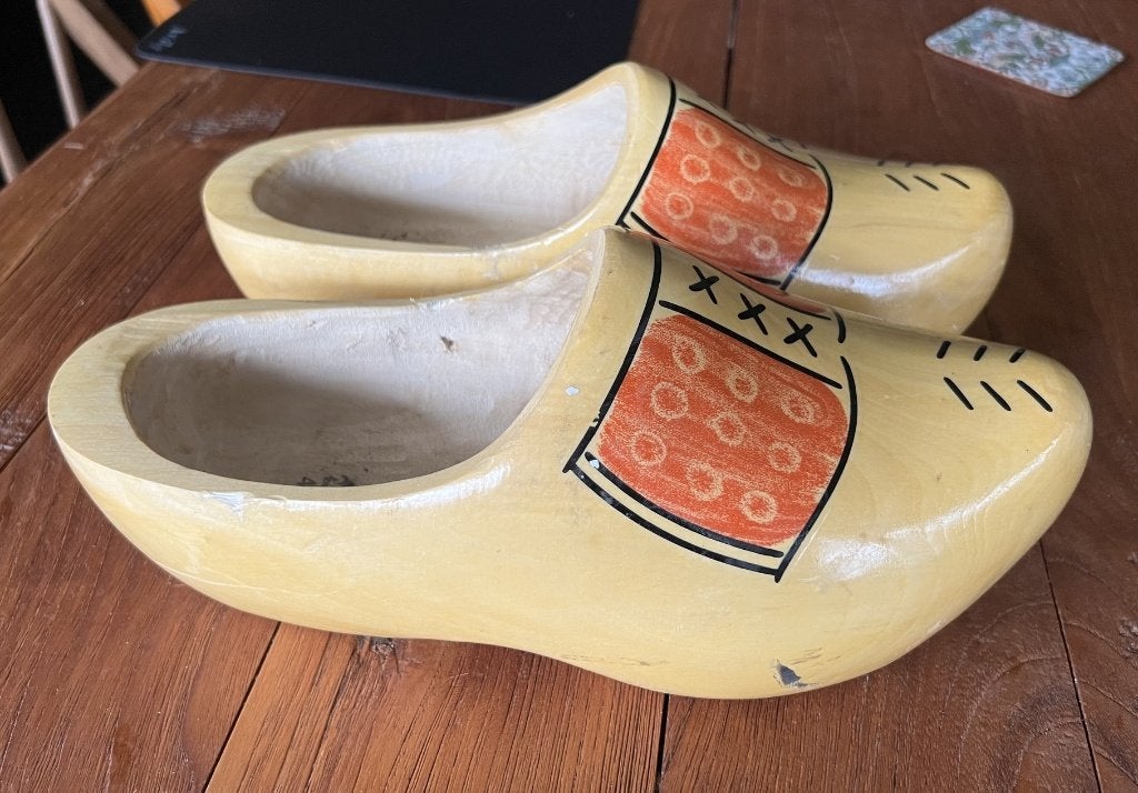 Traditionele gele houten klompen.  Maat 42, Tuin en Terras, Werkkleding, Gebruikt, Heren, Klompen, Schoenen