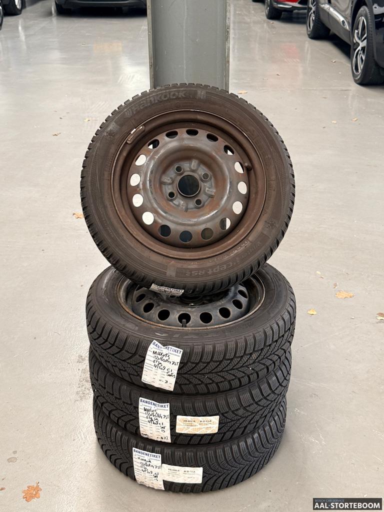 Winterbandenset  op stalen velgen voor Peugeot 108 / Citroen, Auto-onderdelen, Banden en Velgen, Ophalen, 14 inch, Gebruikt, 155 mm