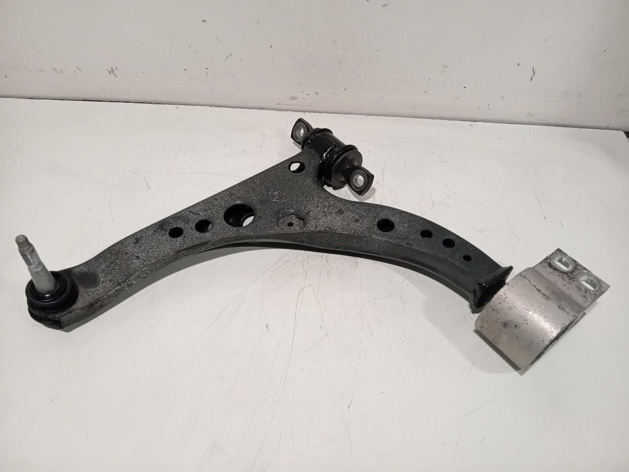 Draagarm links voor Opel Astra, Onderdelen@venauto.nl, Van der Ven Autorecycling B.V., Gebruikt, Ettenseweg 76, 4706 PB Roosendaal, The Netherlands
