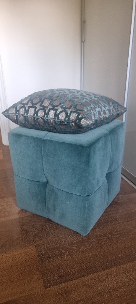 Hocker groen met bijpassend kussen van Byron & Jones, Minder dan 50 cm, Gebruikt, Vierkant, Minder dan 50 cm