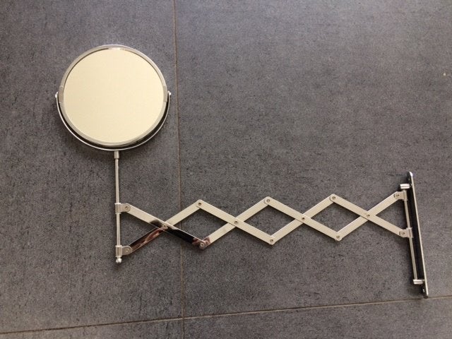 Uittrekbare badkamer scheerspiegel van RVS, ø17 cm, Minder dan 50 cm, Rond, Ophalen of Verzenden, Zo goed als nieuw