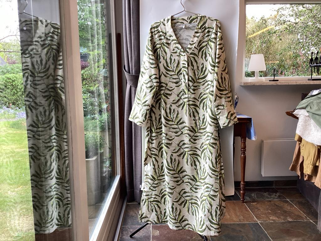 HEMA lange jurk met bladerprint, maat M, Maat 38/40 (M), Nieuw, Ophalen of Verzenden, Onder de knie