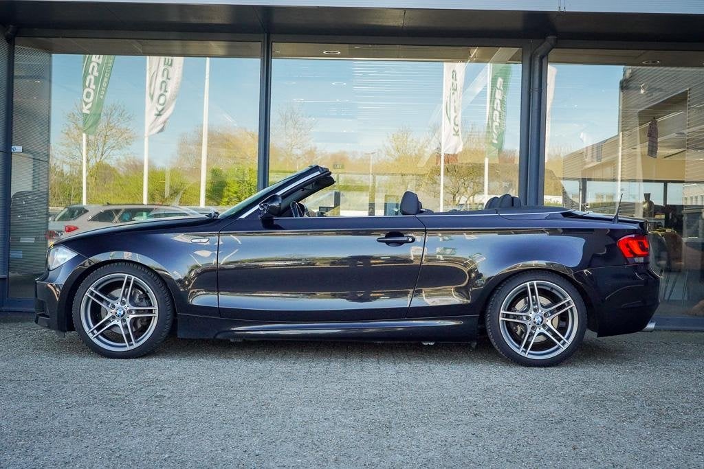 BMW 1-serie Cabrio 125i High Executive / M-Sport / Leder / A, Auto's, BMW, Euro 5, Gebruikt, Zwart, 4 stoelen
