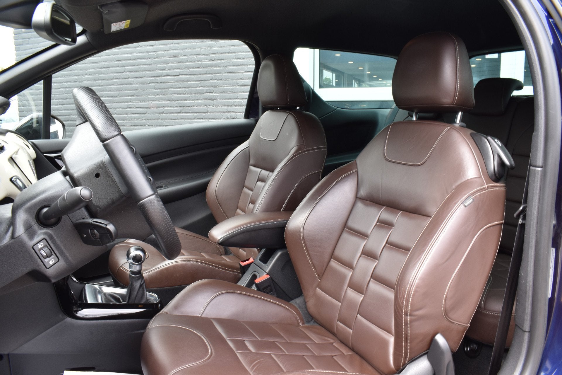 DS DS 3 PureTech 110 Café Racer Leder | Navigatie | Airco |, Auto's, Voorwielaandrijving, Dealer onderhouden, Euro 6, Blauw