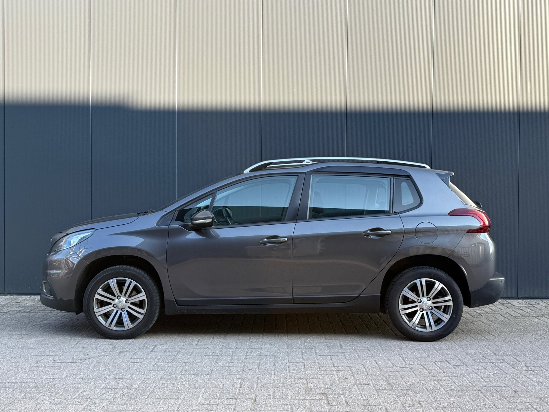 Peugeot 2008 1.2 PureTech, Panorama, Airco, Navigatie, Trekh, Voorwielaandrijving, Stof, Origineel Nederlands, Bedrijf