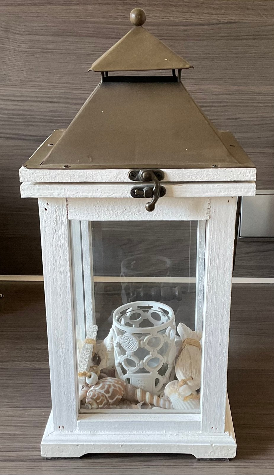 Witte houten lantaarn met RM accessoires, Huis en Inrichting, Woonaccessoires | Kandelaars en Kaarsen, Ophalen, Hout, 25 tot 50 cm