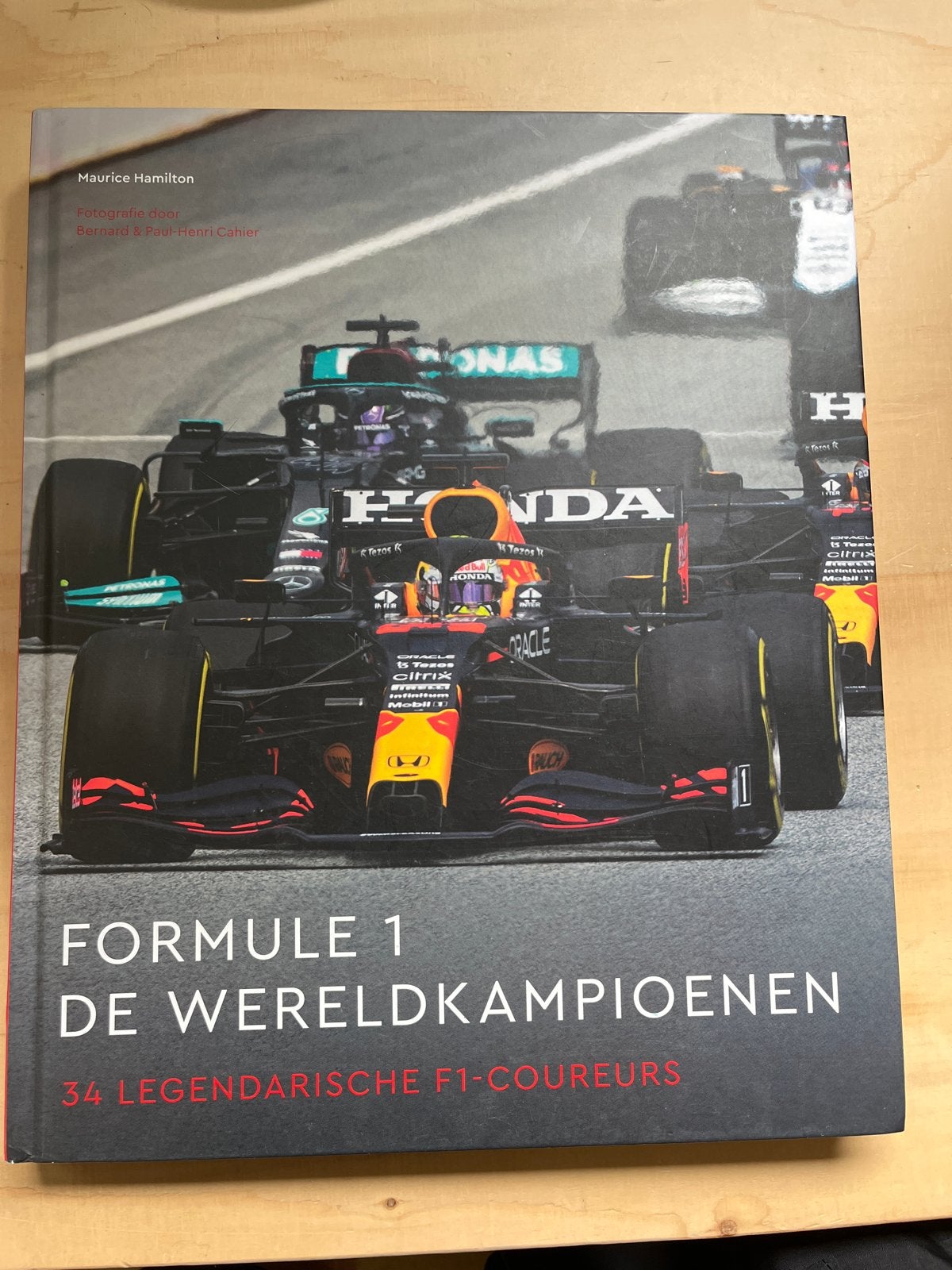 Formule 1: De Wereldkampioenen - 34 Legendarische F1-Coureur, Boeken, Auto's | Boeken, Ophalen of Verzenden, Zo goed als nieuw