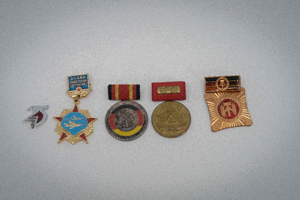 Onderscheidingen Medailles Oost Duitsland en Rusland, Ophalen of Verzenden, Overige materialen, Buitenland