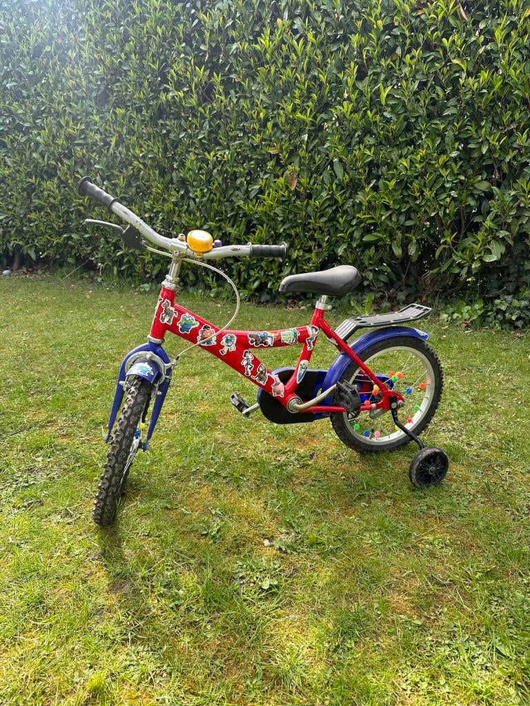 Kinderfiets 55 cm (zadel) hoog met zijwieltjes, Fietsen en Brommers, Fietsen | Kinderfietsjes, Ophalen, Zijwieltjes, Velgrem, 16 tot 20 inch
