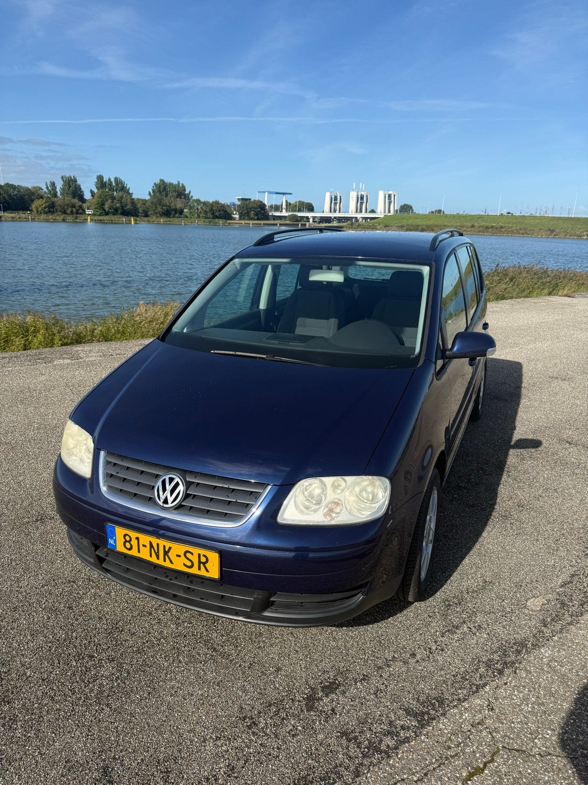 Volkswagen Touran 1.6 85KW 2003 Blauw, Auto's, Blauw, Origineel Nederlands, 75 €/maand, Handgeschakeld