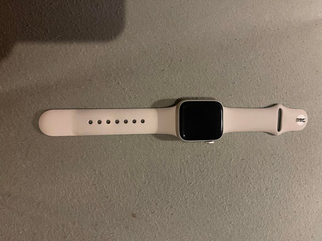 Apple Watch Series 4 (GPS) 40mm Zilver met Roze Bandje, Afstand, IOS, Ophalen of Verzenden, Zo goed als nieuw
