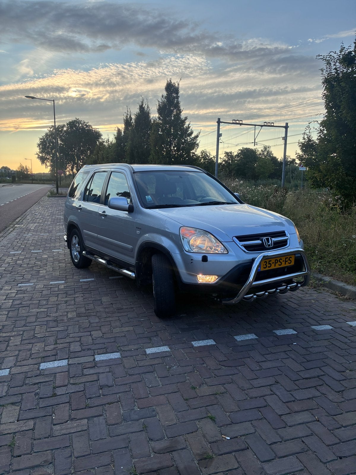 Honda CR-V 2.0 I 2004 Grijs, 1998 cc, 1429 kg, 4 cilinders, 75 €/maand