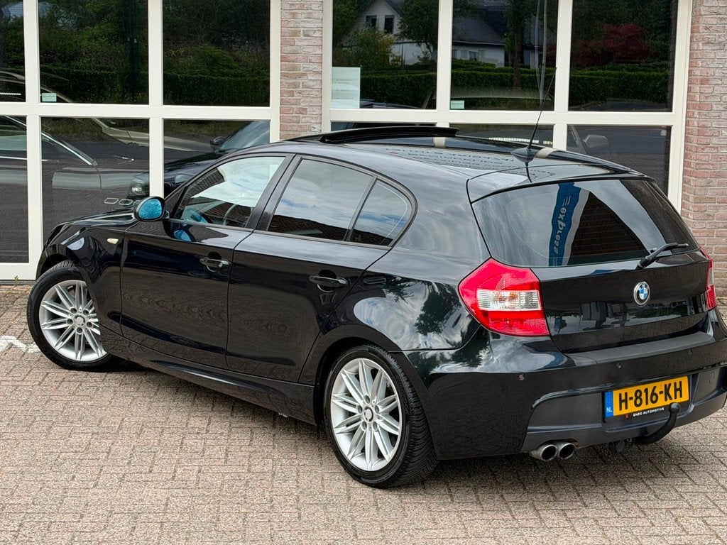 BMW 1-serie 130i Executive zeer nette staat! Xenon Pano M-pa, Auto's, BMW, Achterwielaandrijving, Gebruikt, Leder en Stof, 6 cilinders