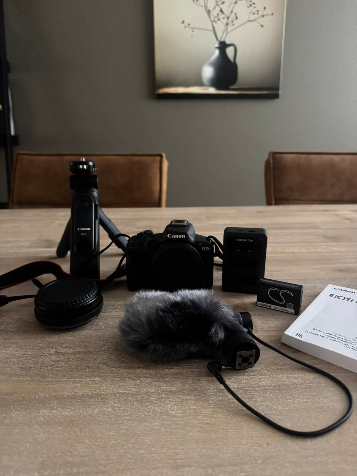Canon eos R50 (content creator kit) + EF - RF Mount Adapter, Ophalen of Verzenden, Zo goed als nieuw