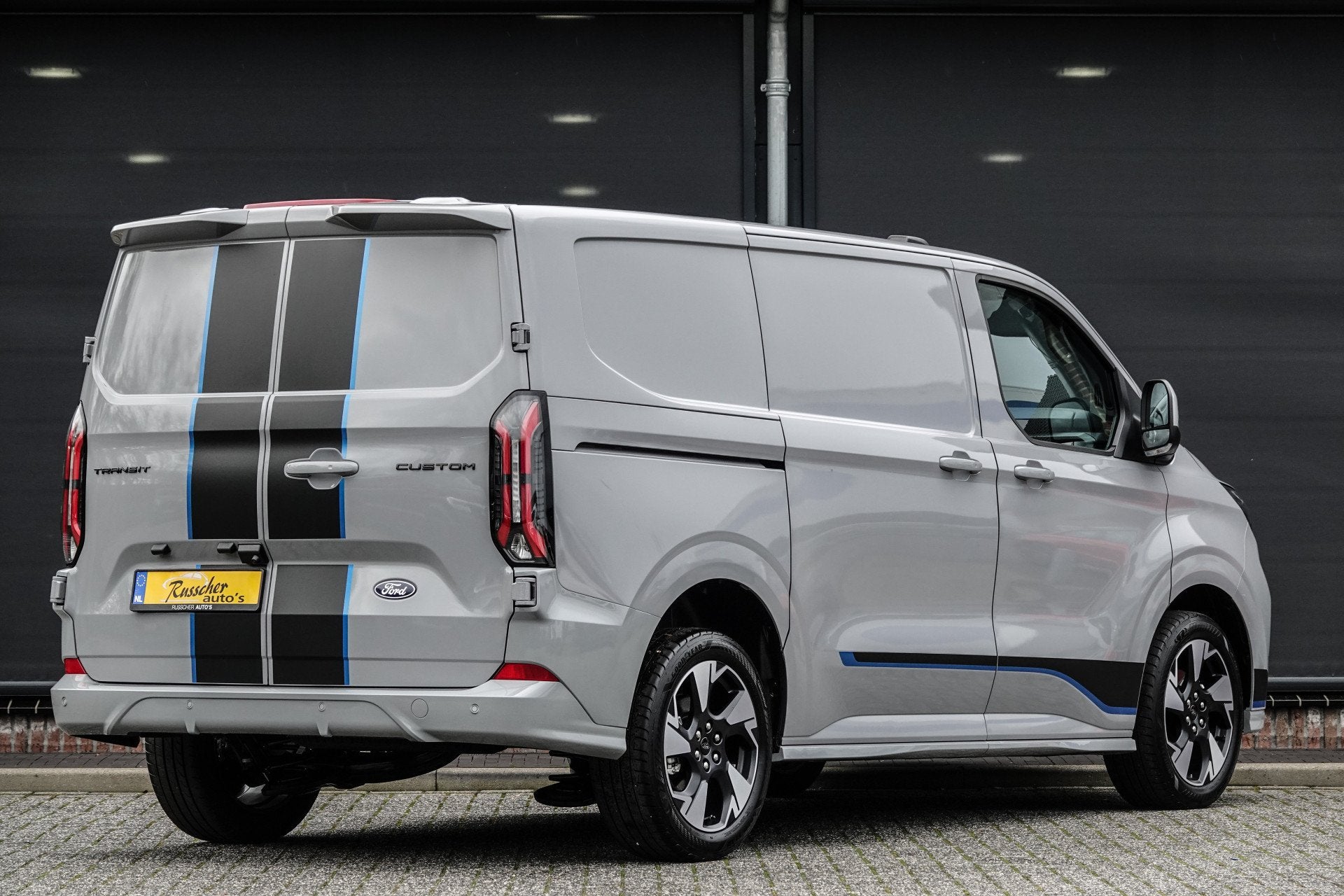 Ford Transit Custom L1H1 170Pk Aut. | Sport | 2xSchuifdeur |, Auto's, Bestelauto's, 12 maanden, Gebruikt, Zwart, 4 cilinders