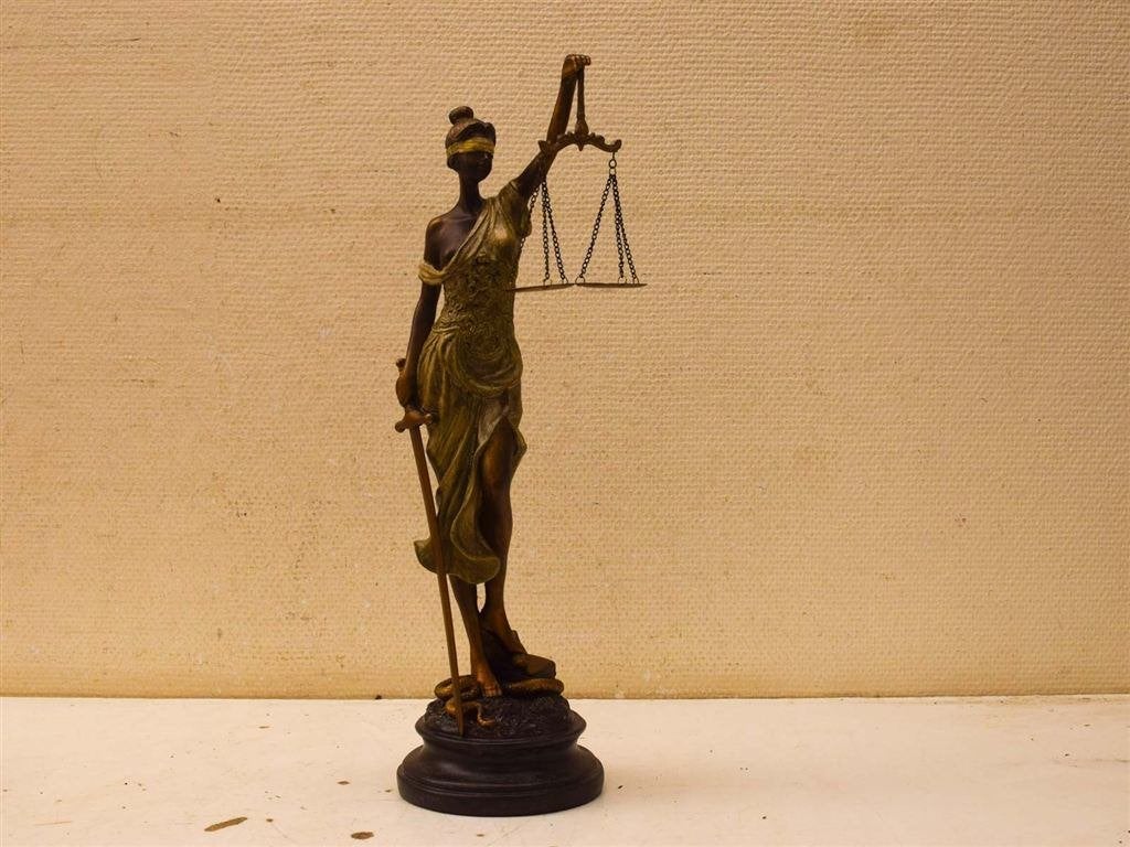 Beeld Van Vrouwe Justitia 51989